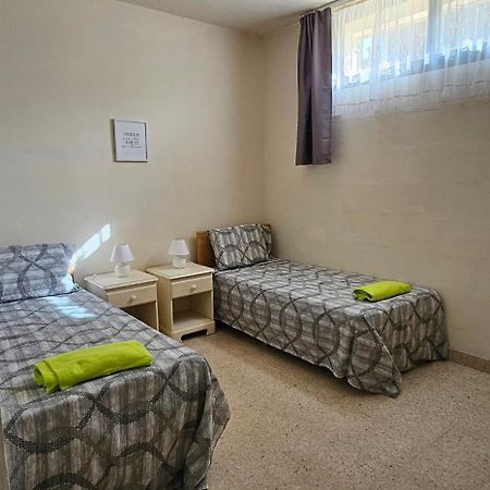 Poolside, 2 Bedroom Flatlet Is-Swieqi Екстериор снимка